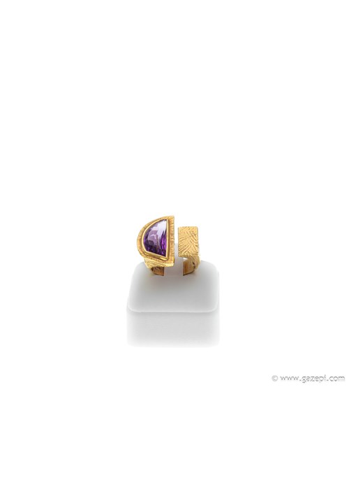 Handcrafted ring in 18K gold with amethyst