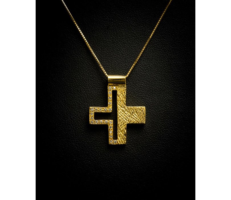 Χειροποίητος σταυρός, χρυσός 18Κ με διαμάντια σε κοπή μπριγιάν(χωρίς την αλυσίδα).