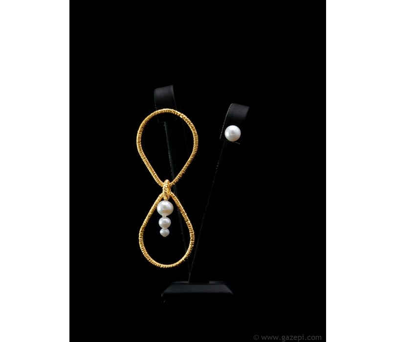 Handcrafted earrings, gold plated silver 925 with natural water white pearls